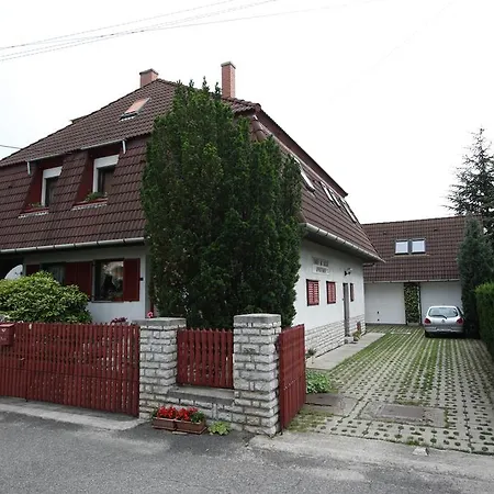 Fuevesi Vendeghaz * Balatonfured